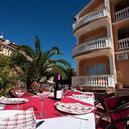 Διαμέρισμα Canaria *