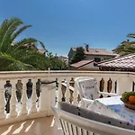Canaria *