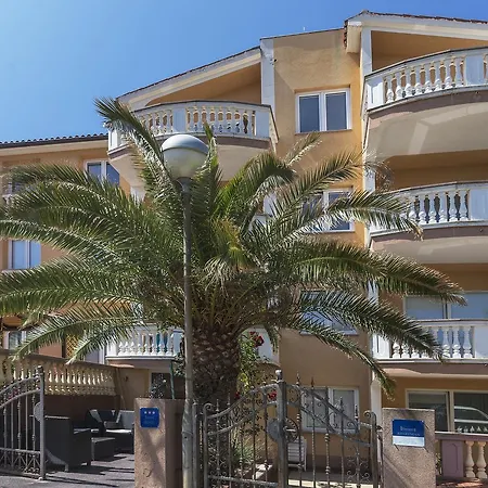 Canaria Apartment *